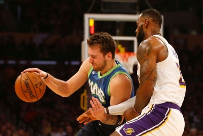 Los Lakers vencen con autoridad a Dallas