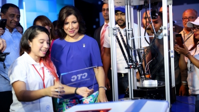 Margarita Cedeño: estoy fascinada con pabellón de República Digital en la XXI Feria del Libro 2018