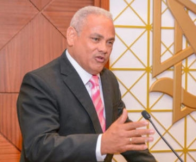 Beltré promete una escuela de arte