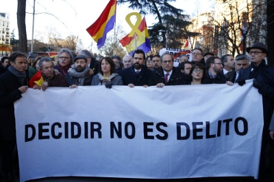España: protestas en inicio de juicio a 12 independentistas.