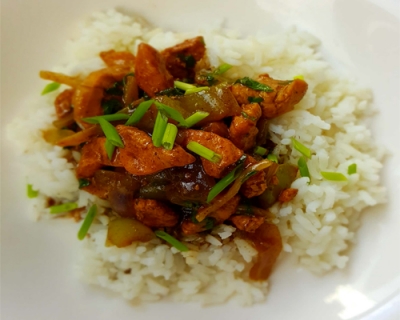 Pechuga de Pollo con salsa de miel, ajo y jengibre + Arroz Blanco