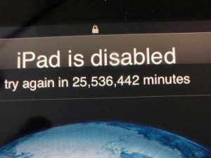 Niño bloquea iPad de su papá por más de 48 años