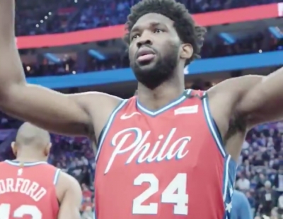Joel Embiid rinde tributo a Kobe Bryant jugando con el ’24’