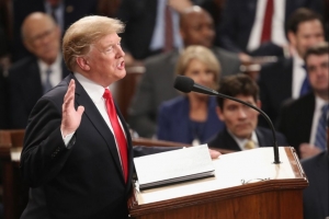Trump pide “cooperación, compromiso” en discurso del Estado de la Unión