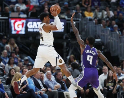 Jokic guía a Nuggets en triunfo sobre Kings