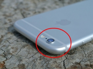 ¿Debes cubrir o no la cámara de tu celular y laptop?