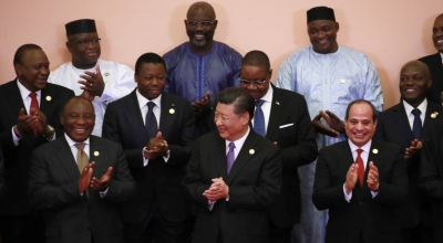  Xi Jinping con un grupo de mandatarios africanos en el Foro de Cooperación China-África. Getty