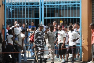 Bloquearán señales de celulares en cárceles del país