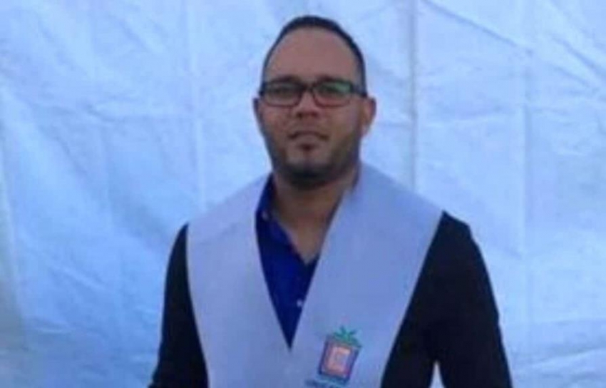 John Kelly Martínez, profesor acusado de violar estudiante, está casado con otra docente y tiene dos hijos