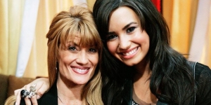 Madre de Demi Lovato habla sobre sobredosis de la cantante